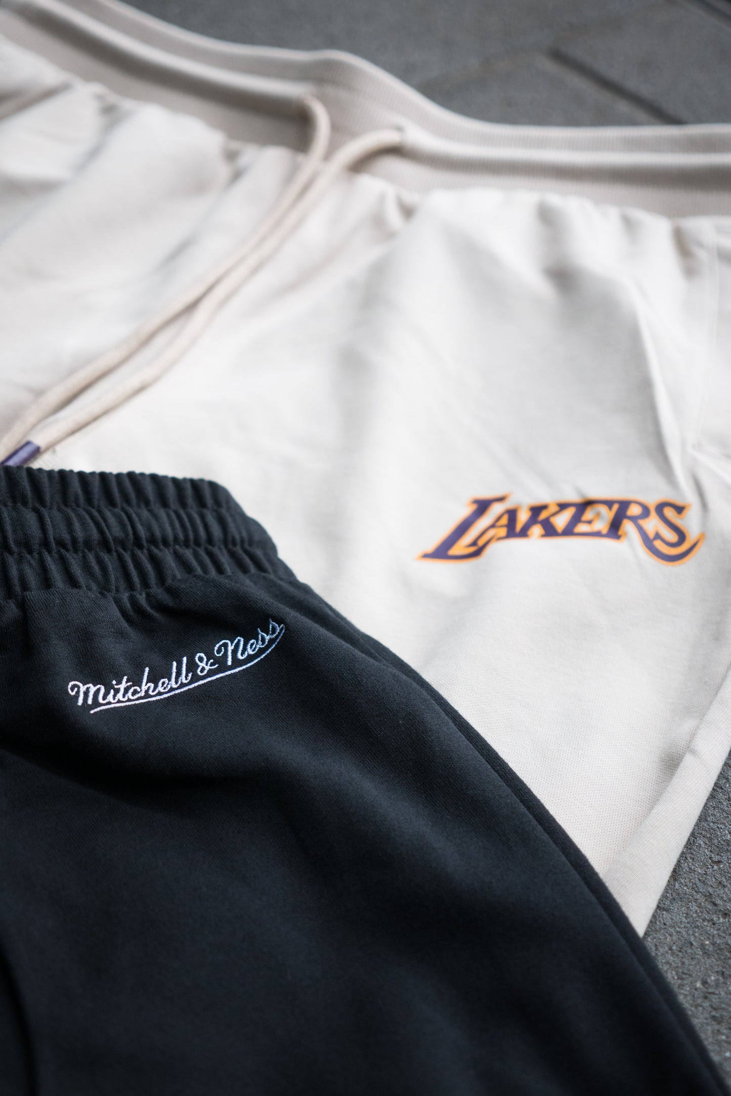 L.A LAKERS HOMETOWN FLEECE JOGGERS