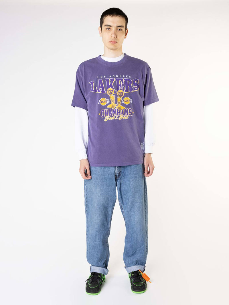 L.A. LAKERS VINTAGE CHAMPS TROPHY TEE
