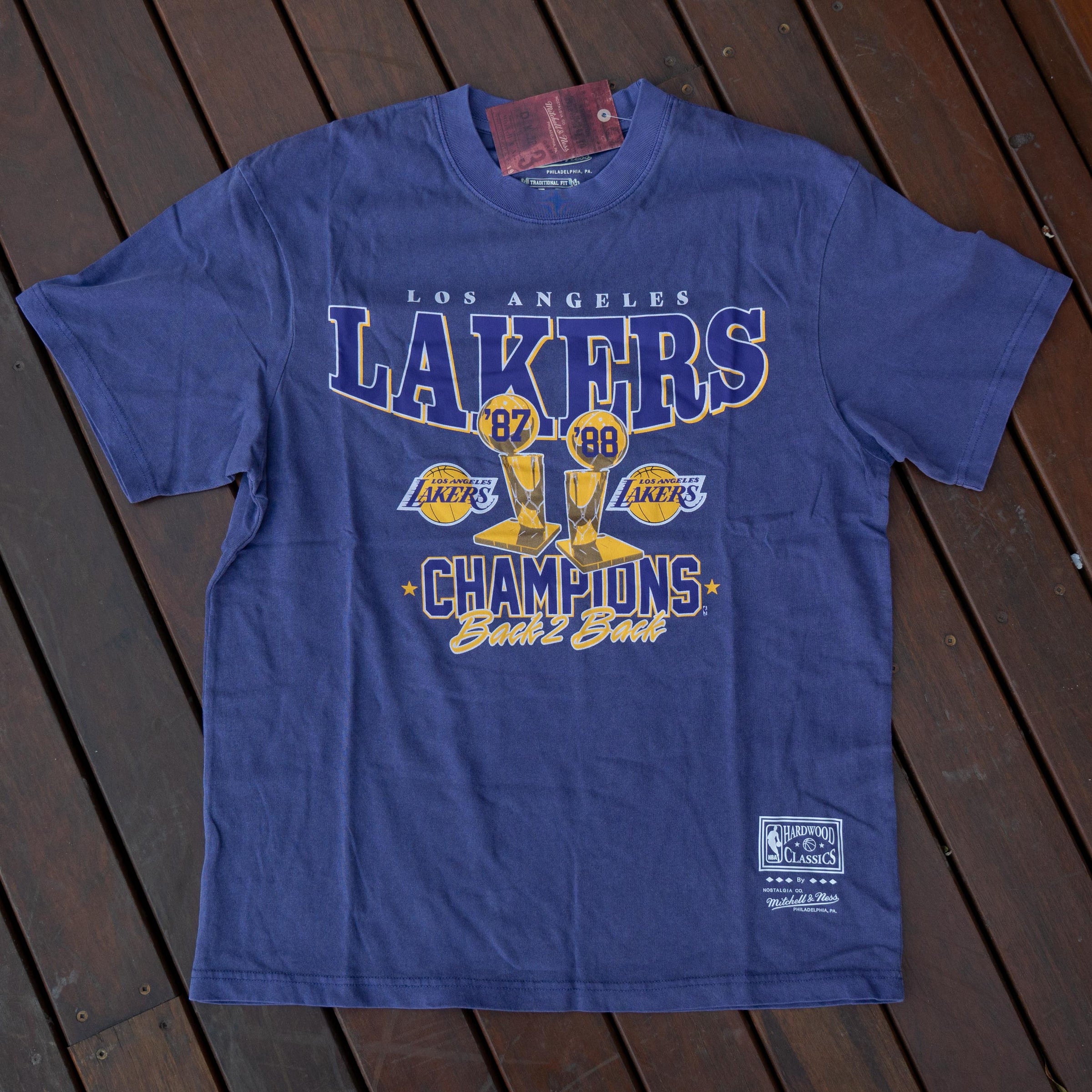Mitchell & Ness LA Lakers Vintage Champs Trophy Unisex Basketball Sweatshirt